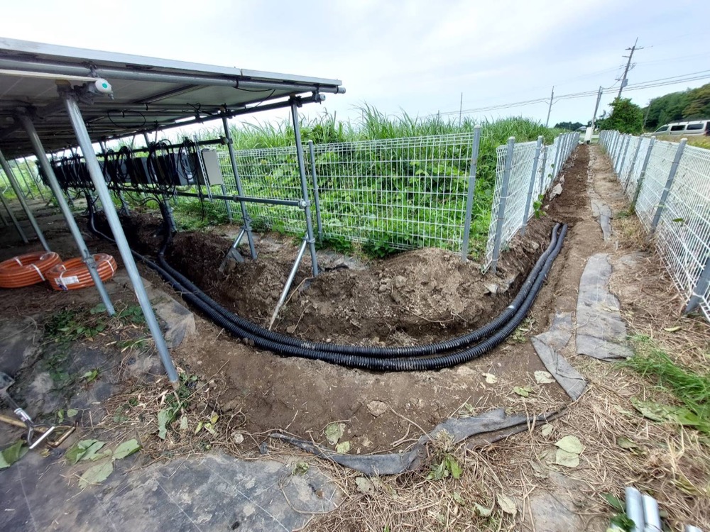 山武市 盗難の復旧・やぐら・集電箱の下のコンクリート基礎・電線保護・パワコン交換 2