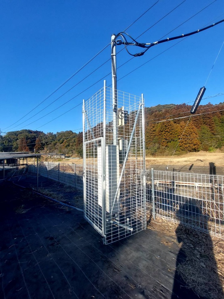 山武市 盗難の復旧・やぐら・集電箱の下のコンクリート基礎・電線保護・パワコン交換 8