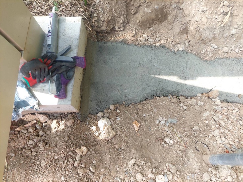 大網白里市 盗難の復旧・電線の埋設・集電箱の下のコンクリート基礎 1